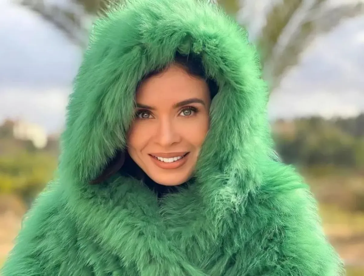 دينا- الصورة من صفحتها الرسمية على الفيس بوك