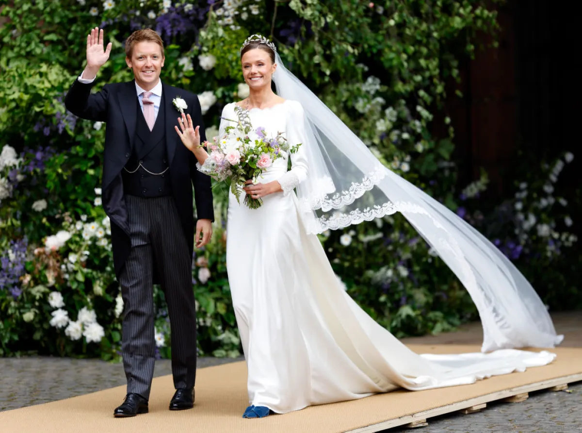 دوق وستمنسترHugh Grosvenor والعروس أوليفيا هنسون Olivia Henson (مصدر الصورة  Max Mumby/Indigo/Getty Images)