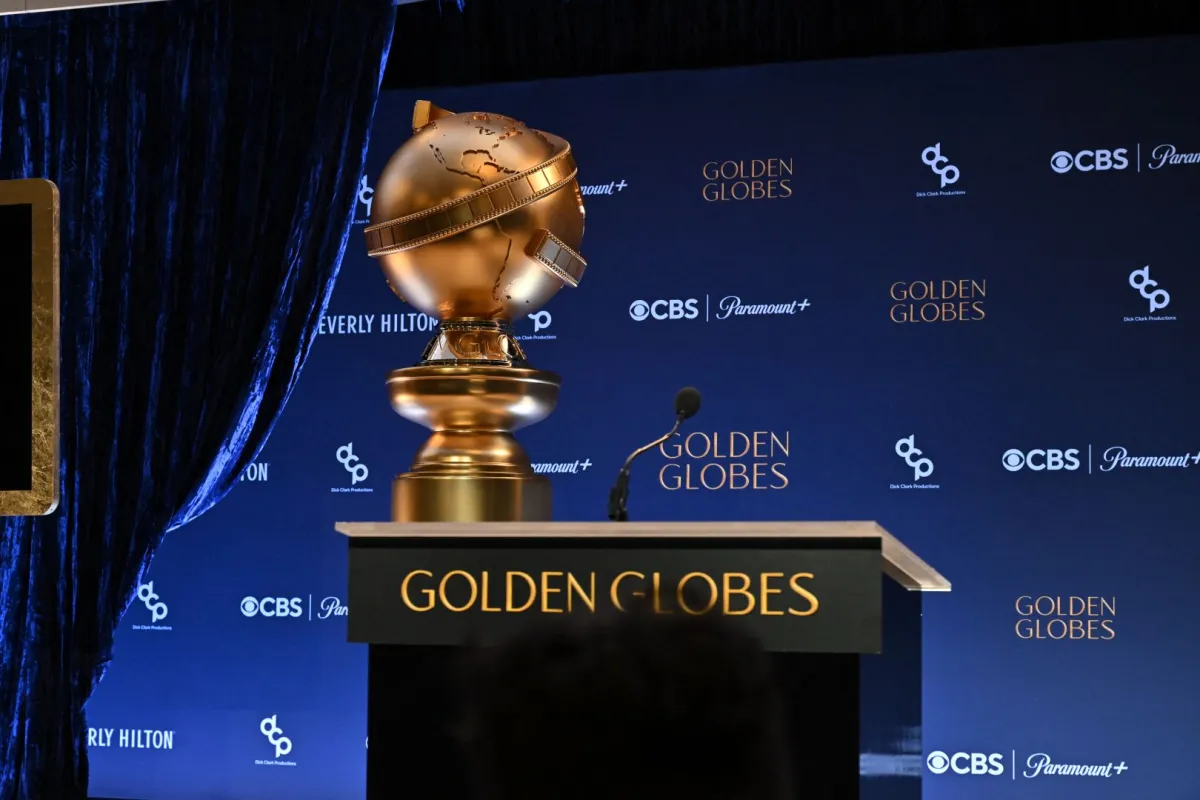 حفل غولدن غلوب 2024 General view of the stage during the nominations announcement for the 82nd Golden Globe Awards 2024 (Photo by Robyn Beck / AFP)