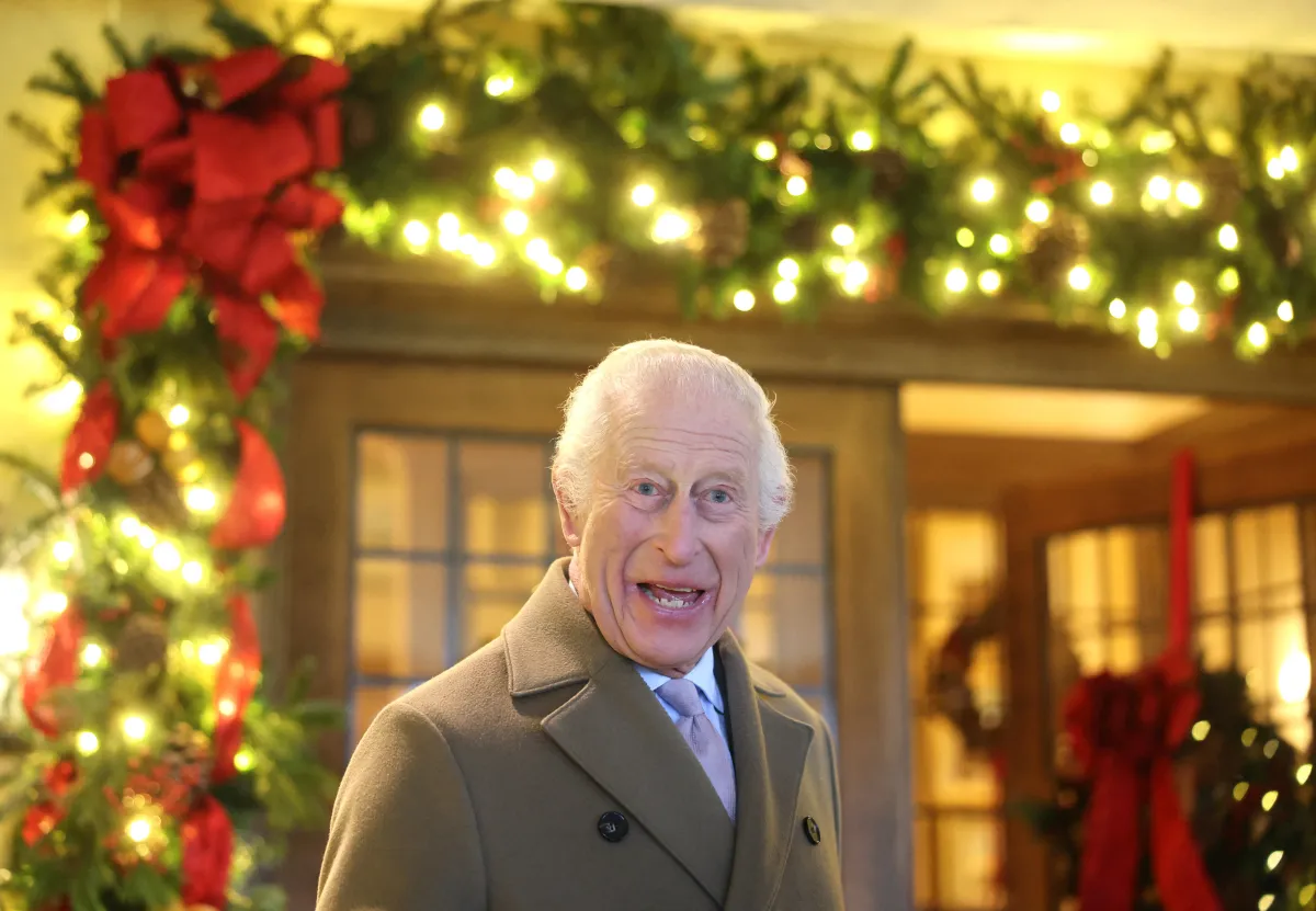 الملك تشارلز الثالث خلال احتفالات الكريسماس ( King Charles III during Christmas celebrations ). مصدر الصورة:Chris Jackson / POOL / AFP