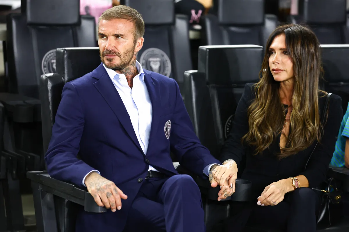 ديفيد بيكهام وفيكتوريا بيكهام في فورت لودرديل بولاية فلوريدا ( David Beckham and Victoria Beckham in Fort Lauderdale, Florida. ). مصدر الصورة: Megan Briggs / GETTY IMAGES NORTH AMERICA / Getty Images via AFP