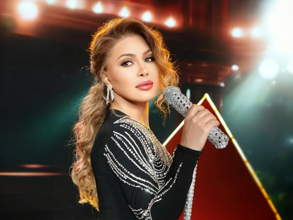 أجمل تسريحات الشعر التي تليق بفساتين سهرة رأس السنة