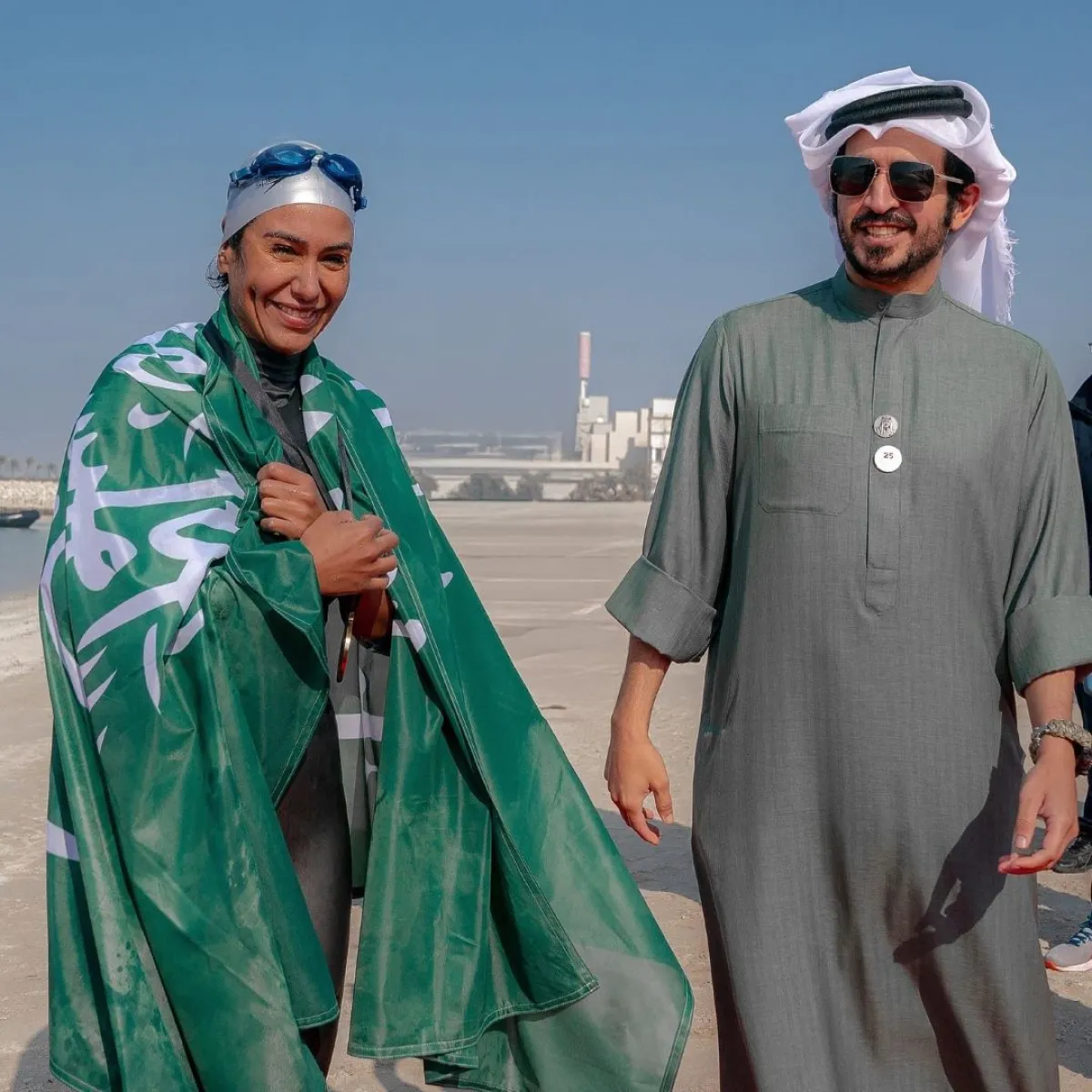 السباحة السعودية مريم صالح بن لادن تعتبر أول سيدة عربية تجتاز البحر الأحمر سباحةً وصولاً إلى مصر