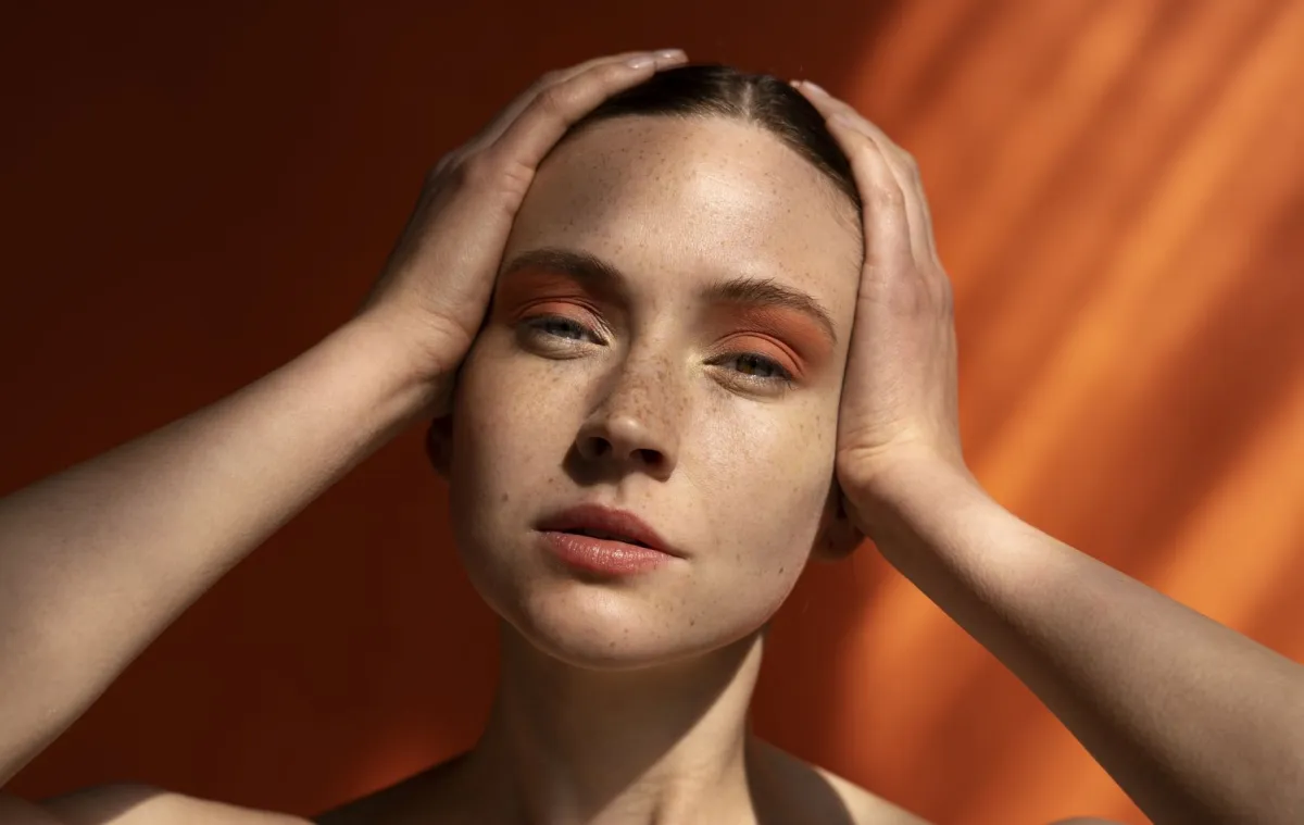 أضرار أشعة الشمس على البشرة وطرق الحماية المناسبة