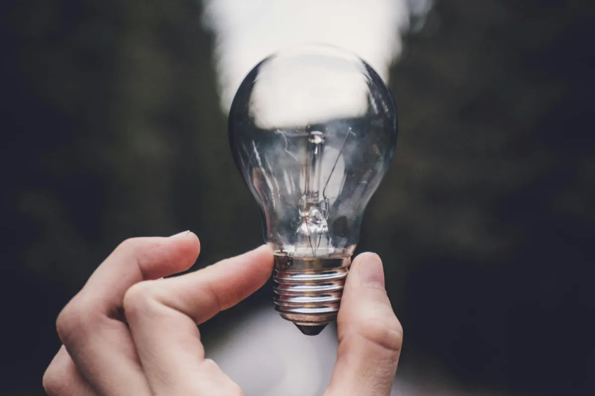 اكتشاف المصباح الكهربائي غير مجرى التاريخ