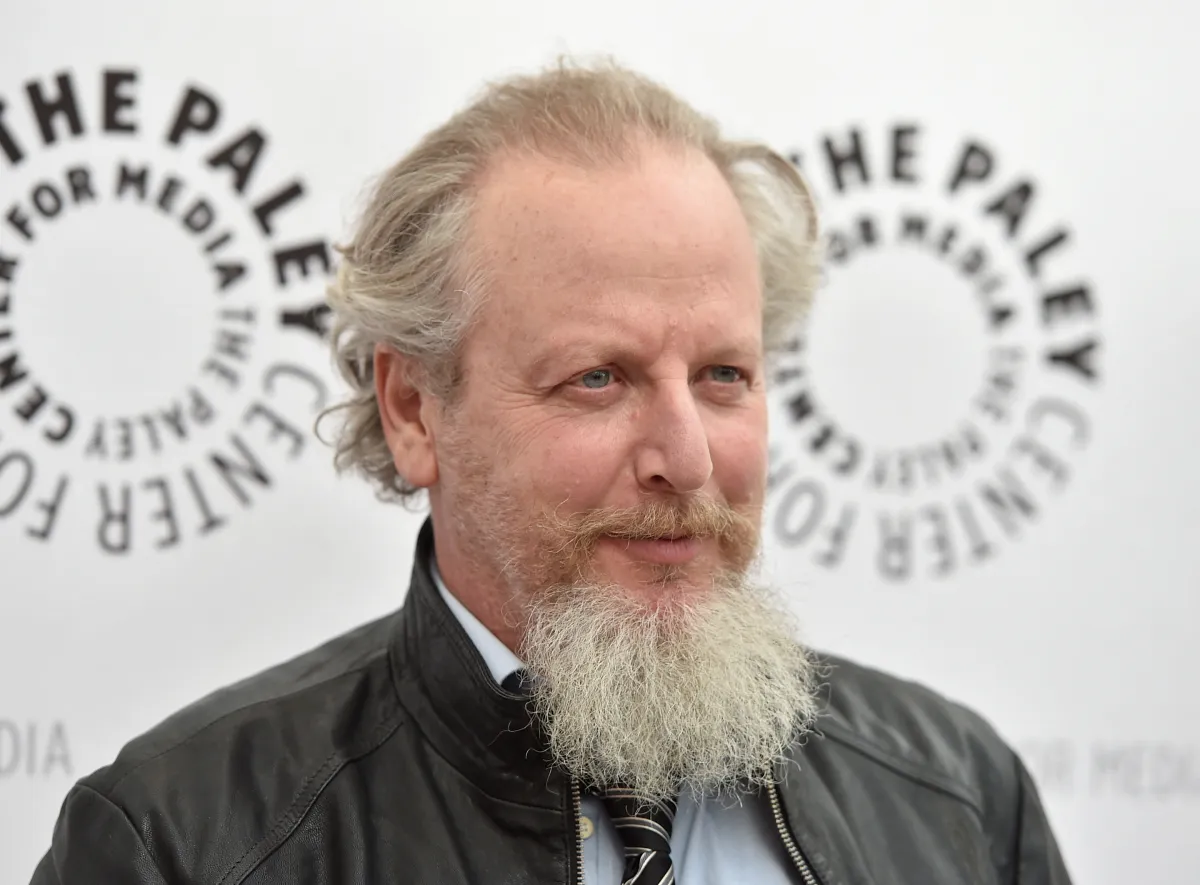 دانييل ستيرن في مركز بالي للإعلام في 2014 (Daniel Stern at the Paley Media Center in 2014). مصدر الصورة: Alberto E. Rodriguez/Getty Images/AFP