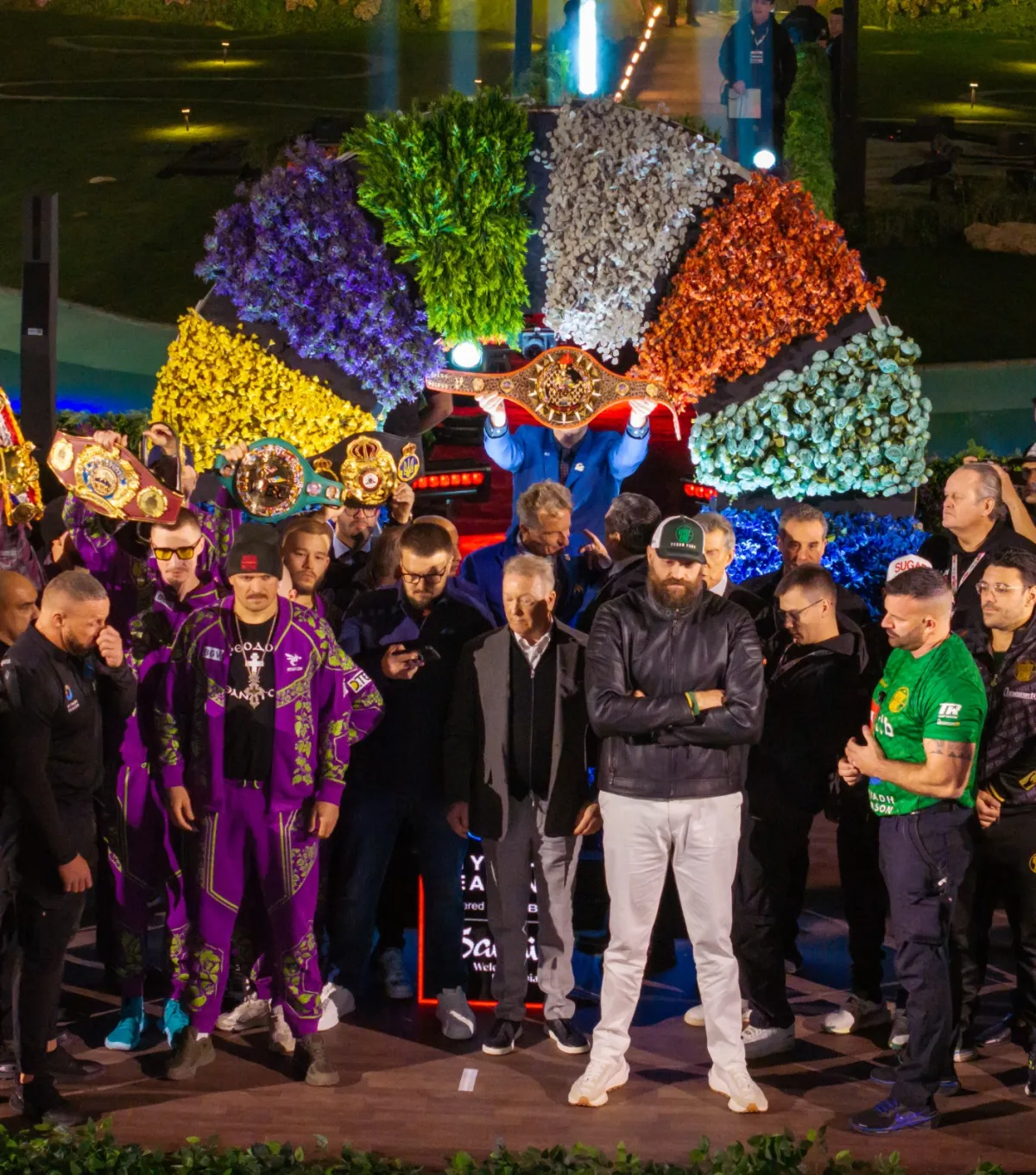 ليلة الحسم في المملكة أرينا: مواجهة تاريخية بين أوسيك وفيوري لتوحيد ألقاب الوزن الثقيل