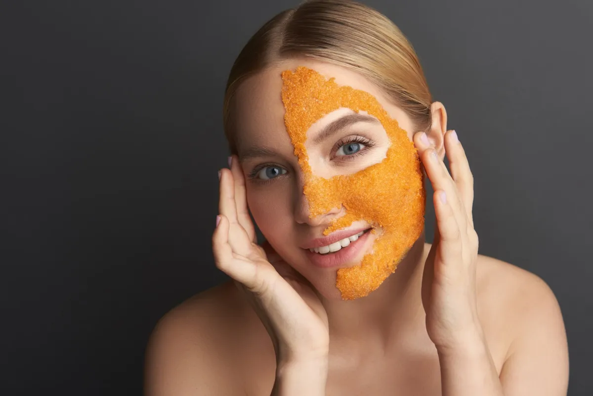 ماسك قشر البرتقال والنشا لشد البشرة وتوحيد لونها