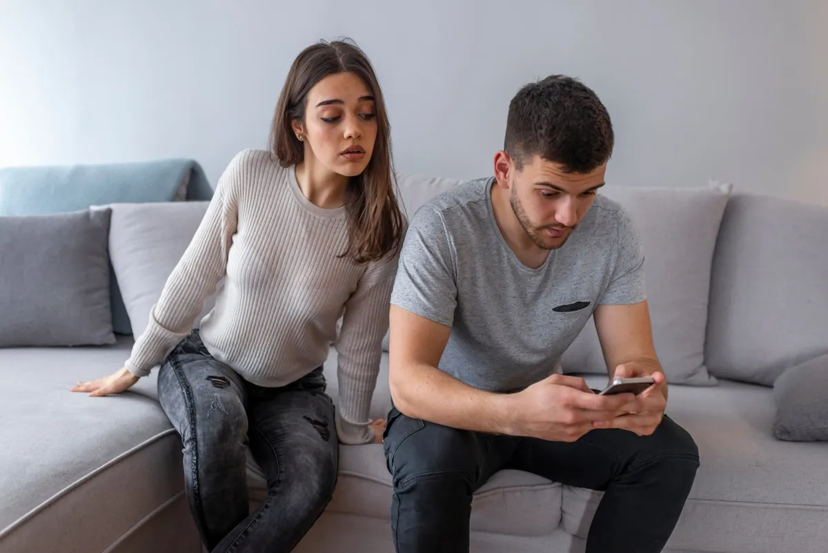 أكثر الأبراج غيرة من النساء