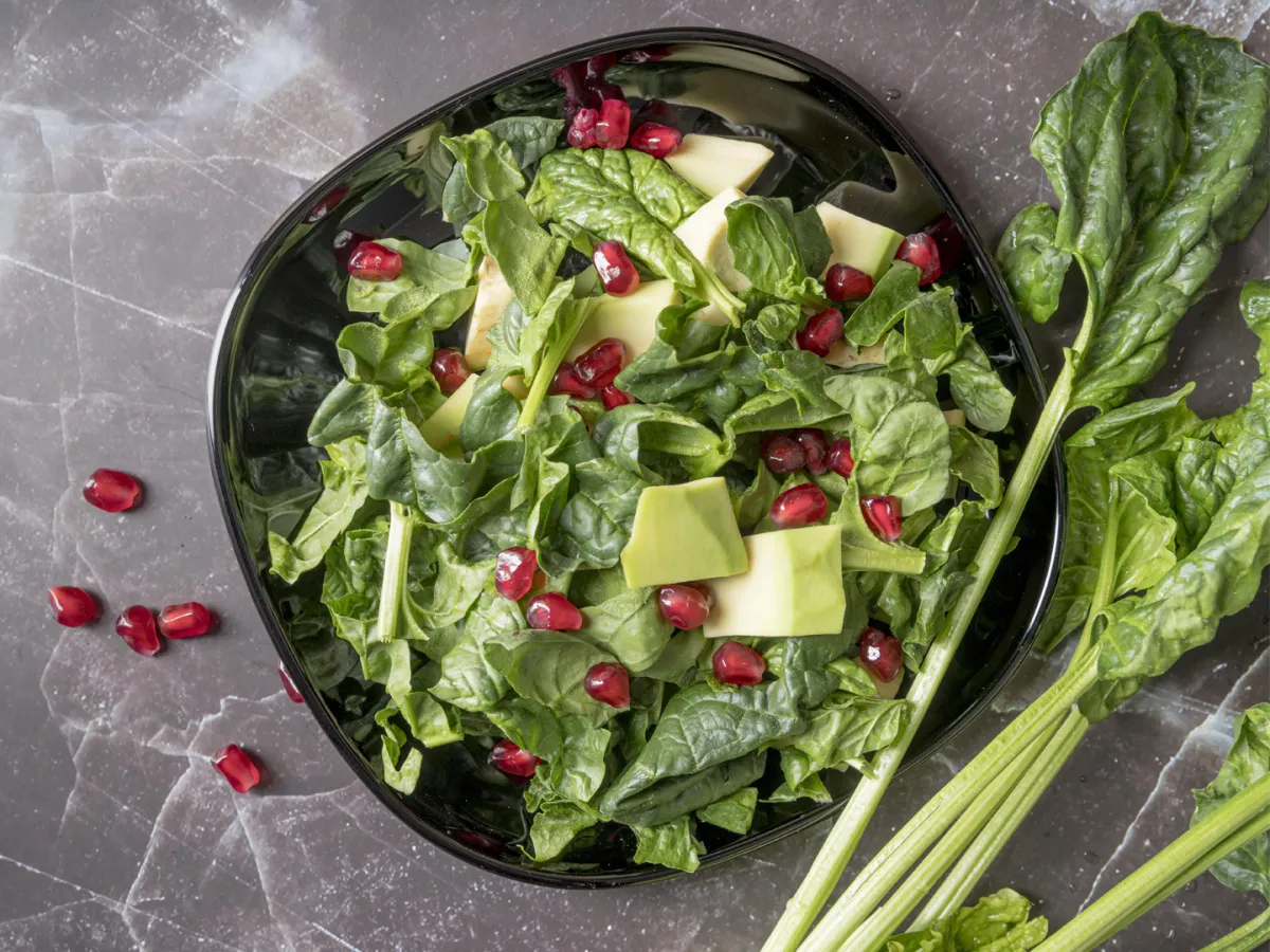 تحتوي الخضر على عدد كبير من العناصر الغذائية التي تفيد في تقوية العظام