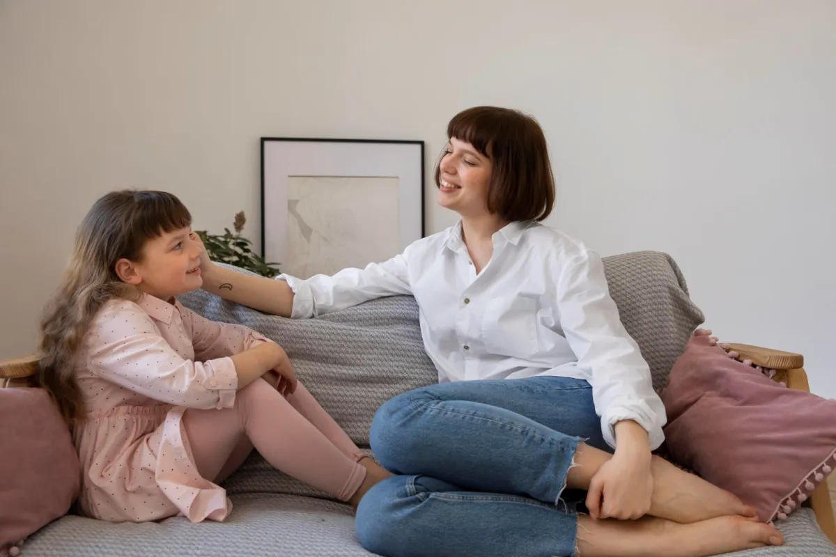 صورة لعلاقة رائعة لأم مع طفلتها