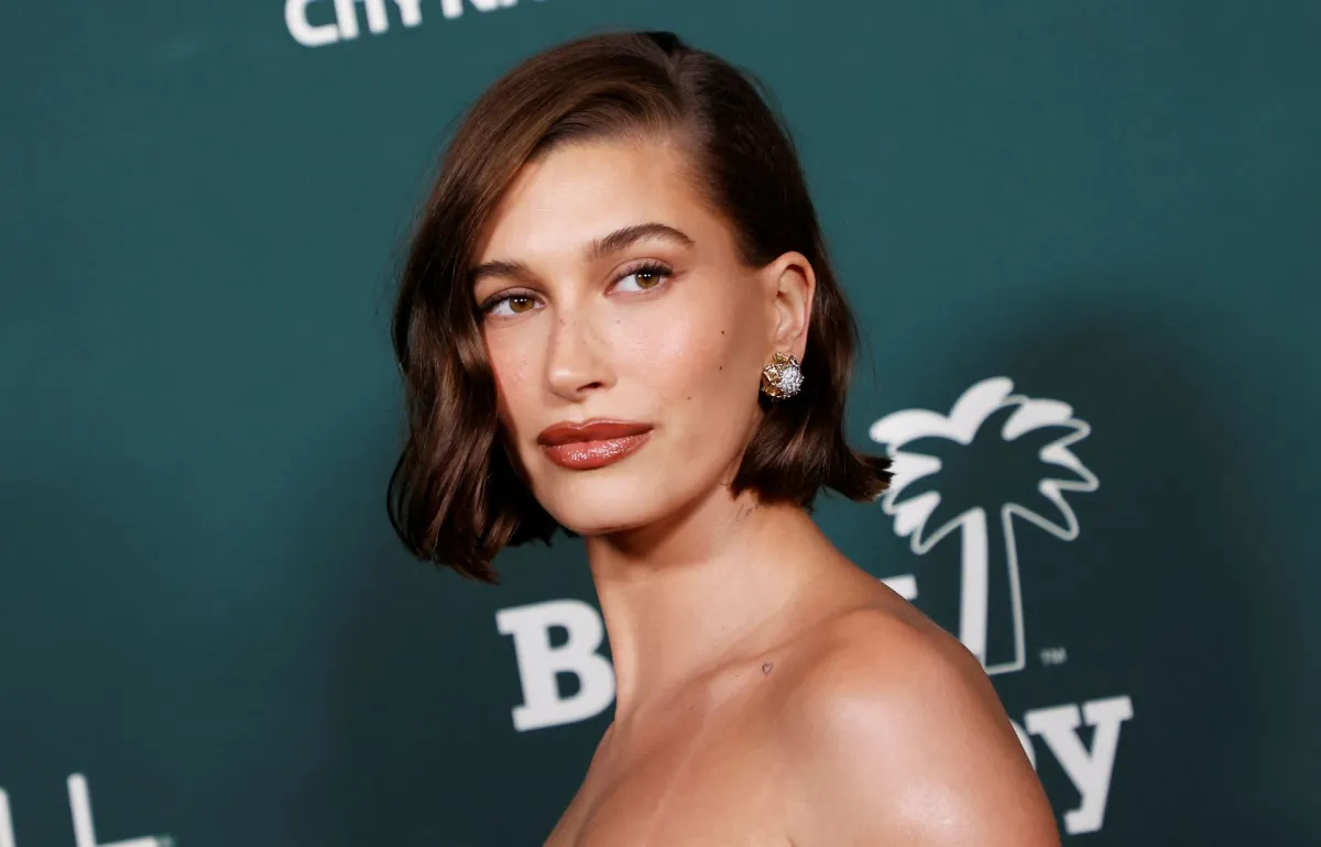 هايلي بيبر - Hailey Bieber (Photo by Michael Tran / AFP)
