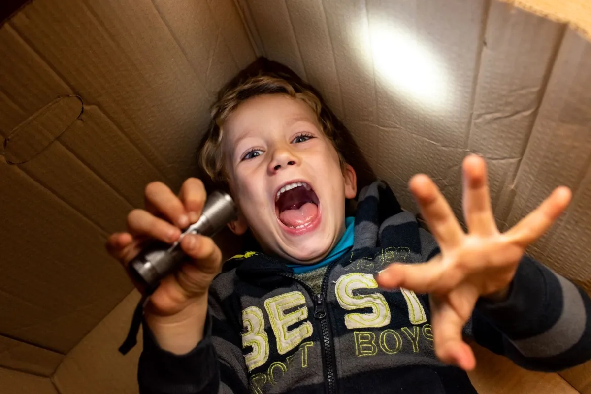 صورة طفل مصاب بفرط الحركة