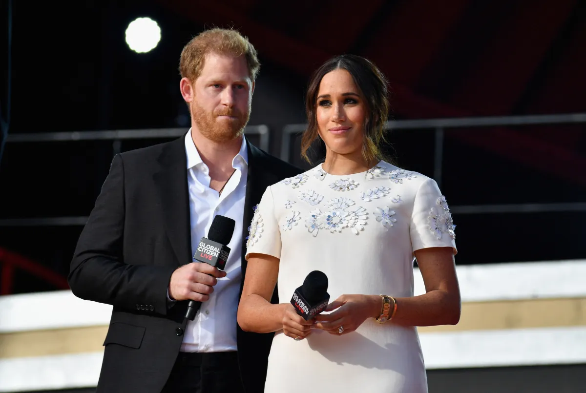 الأمير هاري وميغان ماركل خلال عام 2021 في مدينة نيويورك (Prince Harry and Meghan Markle during the 2021 in New York City). مصدر الصورة: Angela Weiss / AFP