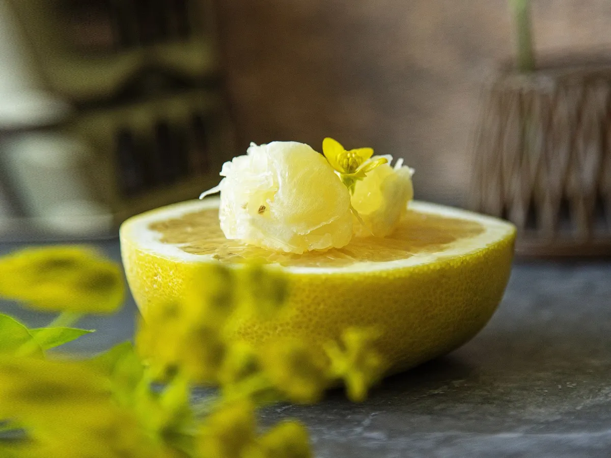 يحتوي على نسبة عالية من الفيتامينات والمعادن ومضادات الأكسدة التي تساهم في دعم صحة الجسم