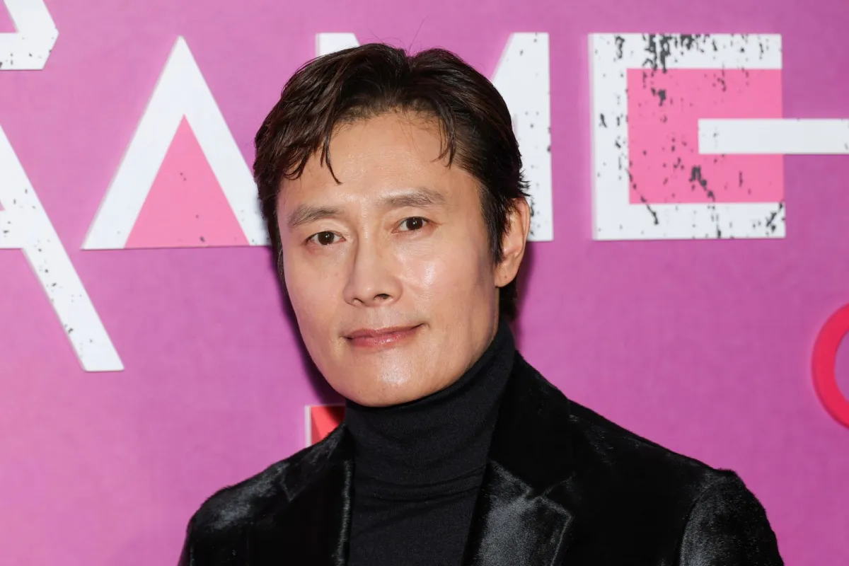 لي بيونغ هون‎ Lee Byung-hun‏-‏‎ ‎مصدرالصورة: (‏Arturo Holmes / GETTY ‎IMAGES NORTH AMERICA / Getty Images via AFP‏)‏