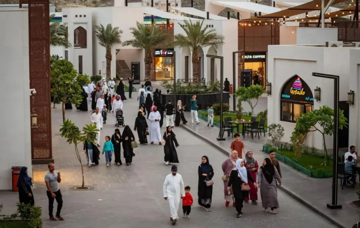 ميدان التحديات بحي حراء الثقافي يثري الزوار بفعاليات ثقافية متنوعة 