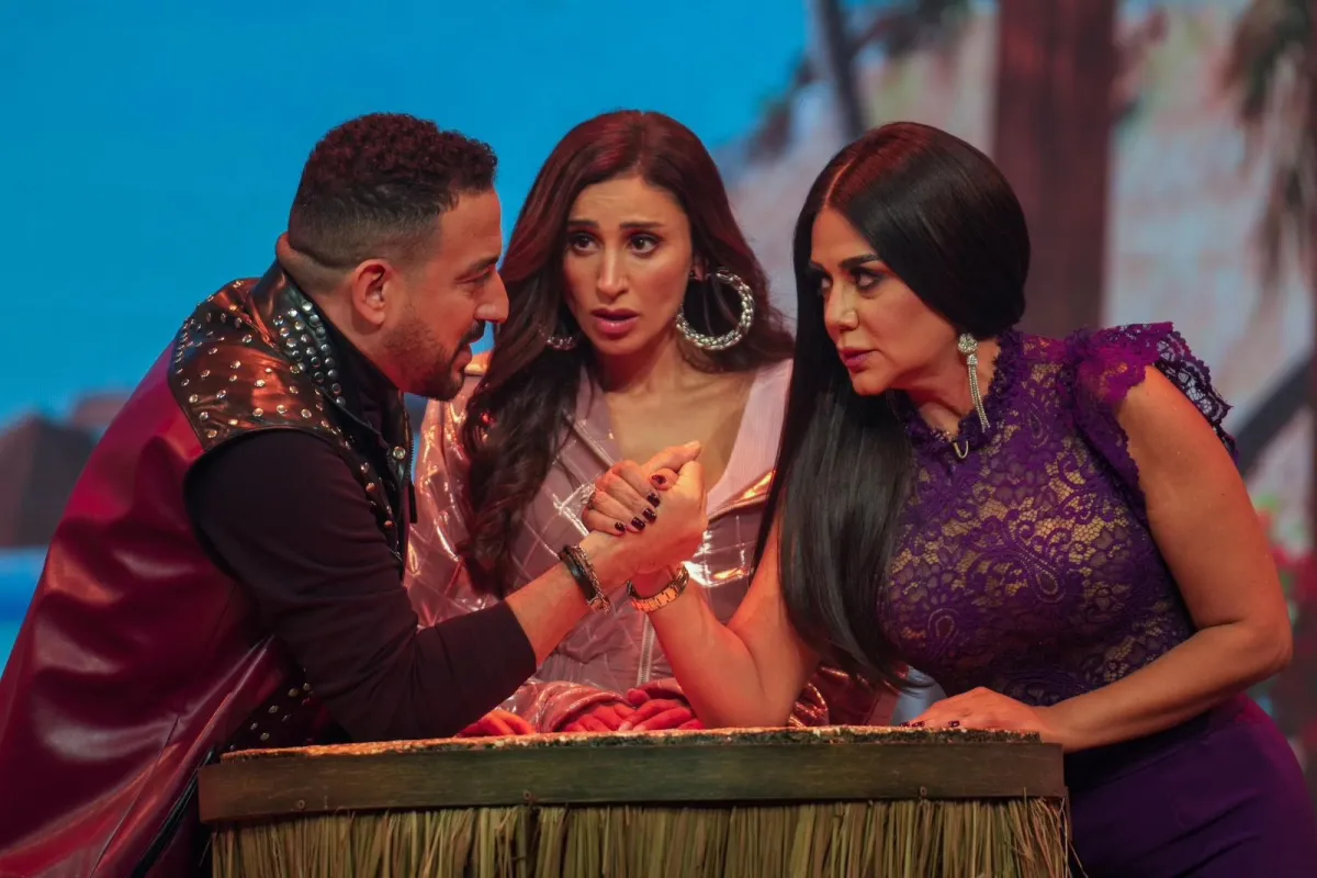 دينا الشربيني ورانيا يوسف ودياب من العرض المسرحي - الصورة من الشركة المنتجة