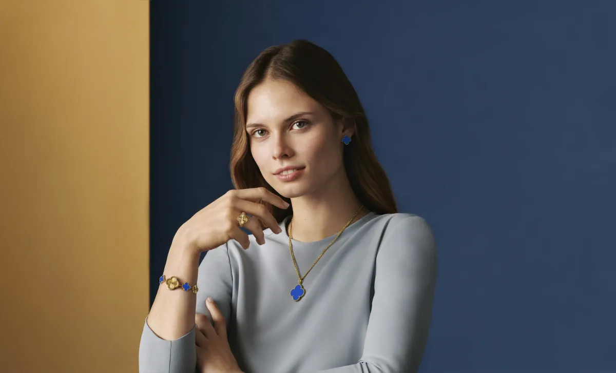 مجموعة Alhambra من فان كليف أند أربلز Van Cleef & Arpels - الصورة من مكتب العلاقات العامة للعلامة 