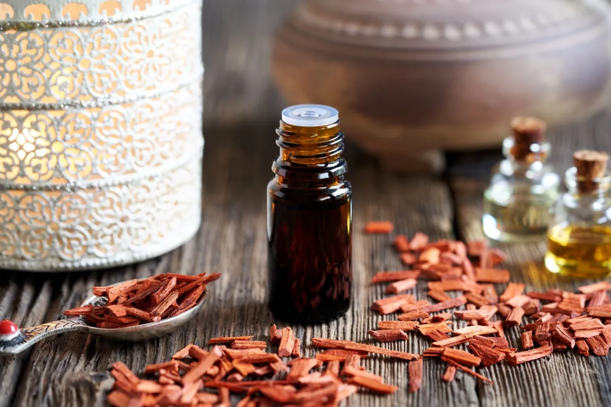 فوائد خشب الصندل للشعر كثيرة