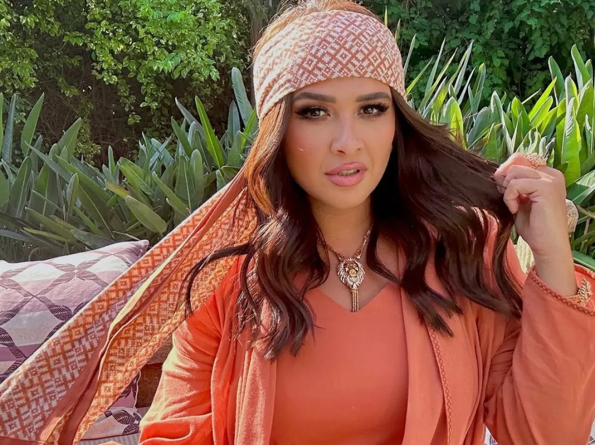 ياسمين عبد العزيز في يوم ميلادها نجمة الاطلالات الجمالية بلمسات حيوية