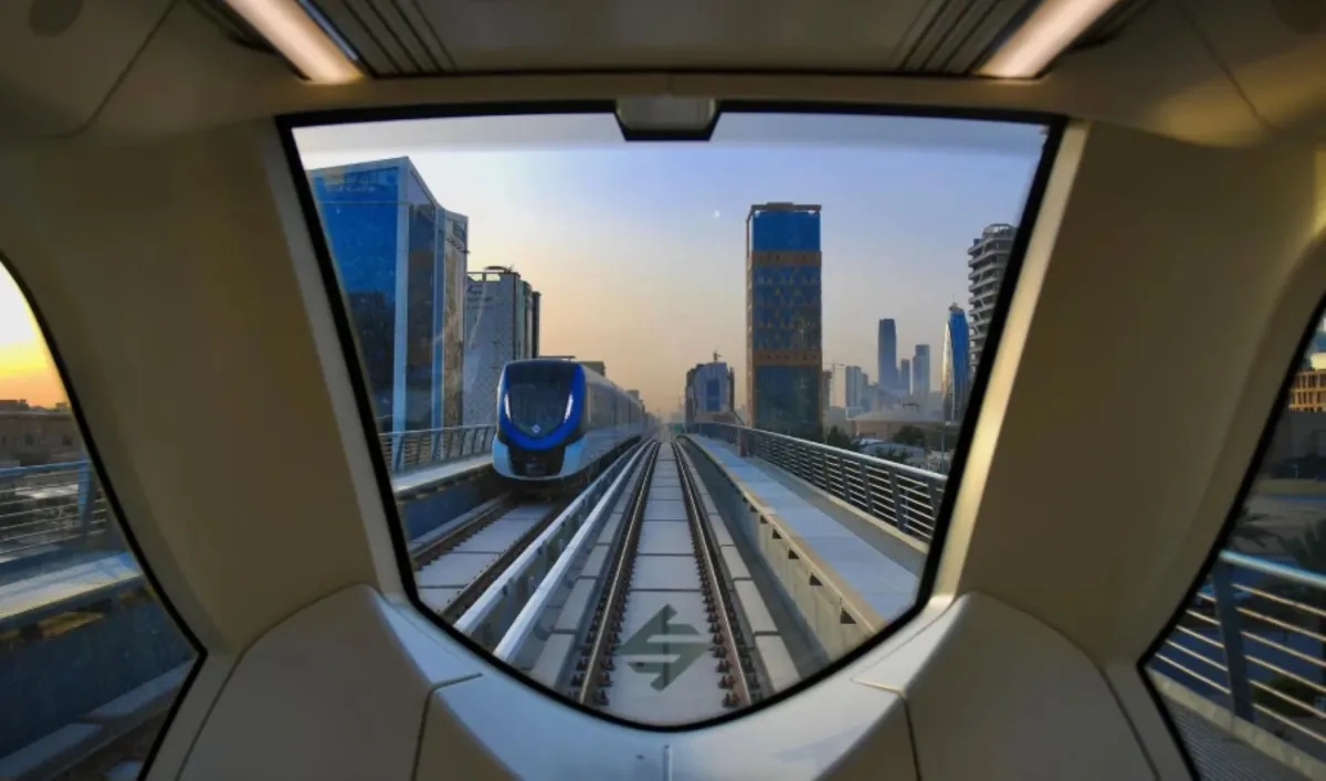 قطار الرياض يبدأ تشغيل 5 محطات جديدة على المسارين البرتقالي والأزرق