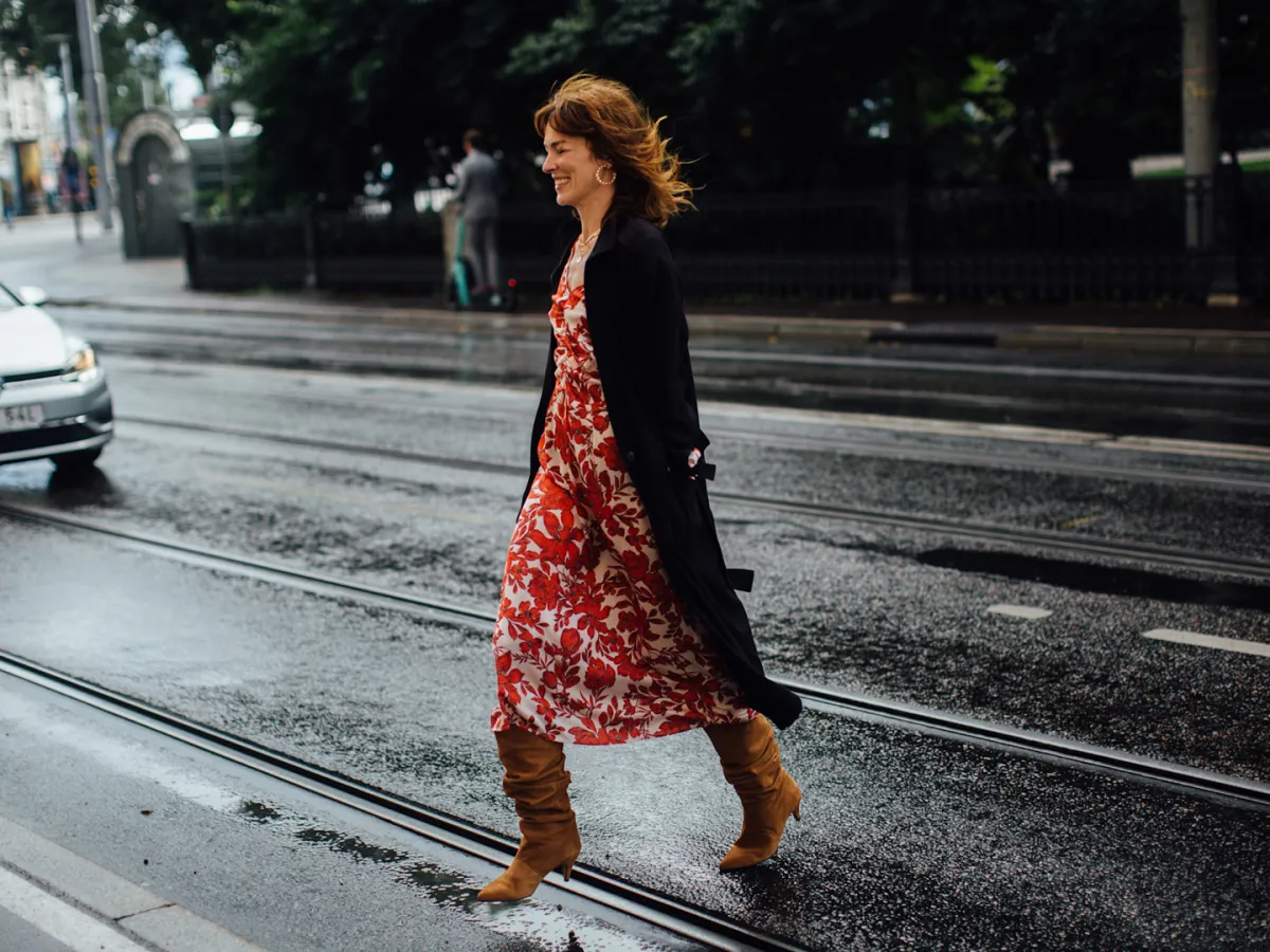 البوت الطويل مع الفستان الميدي - الصورة من Launchmetrics/Spotlight ©