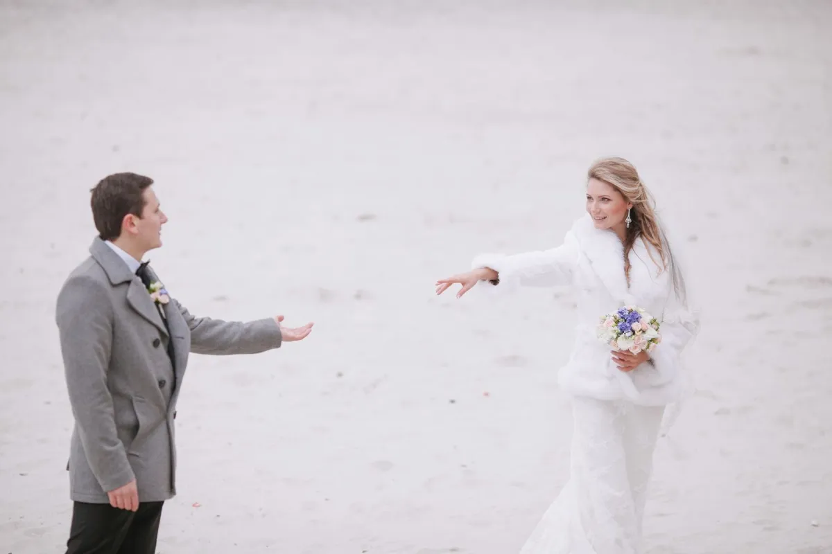 شاب يعرض على فتاته الزواج