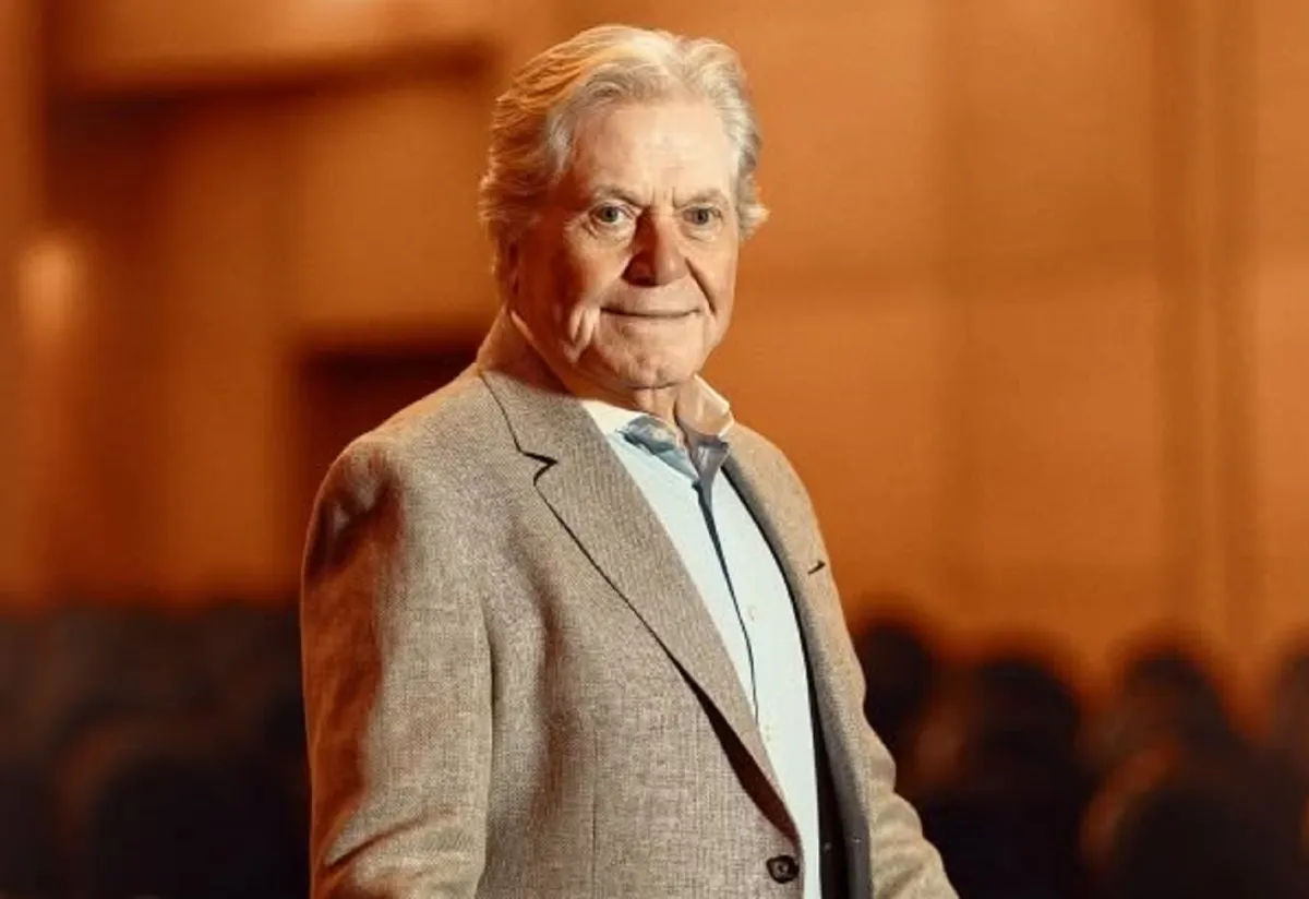 حسين فهمي الصورة من حسابه الرسمي على إنستغرام