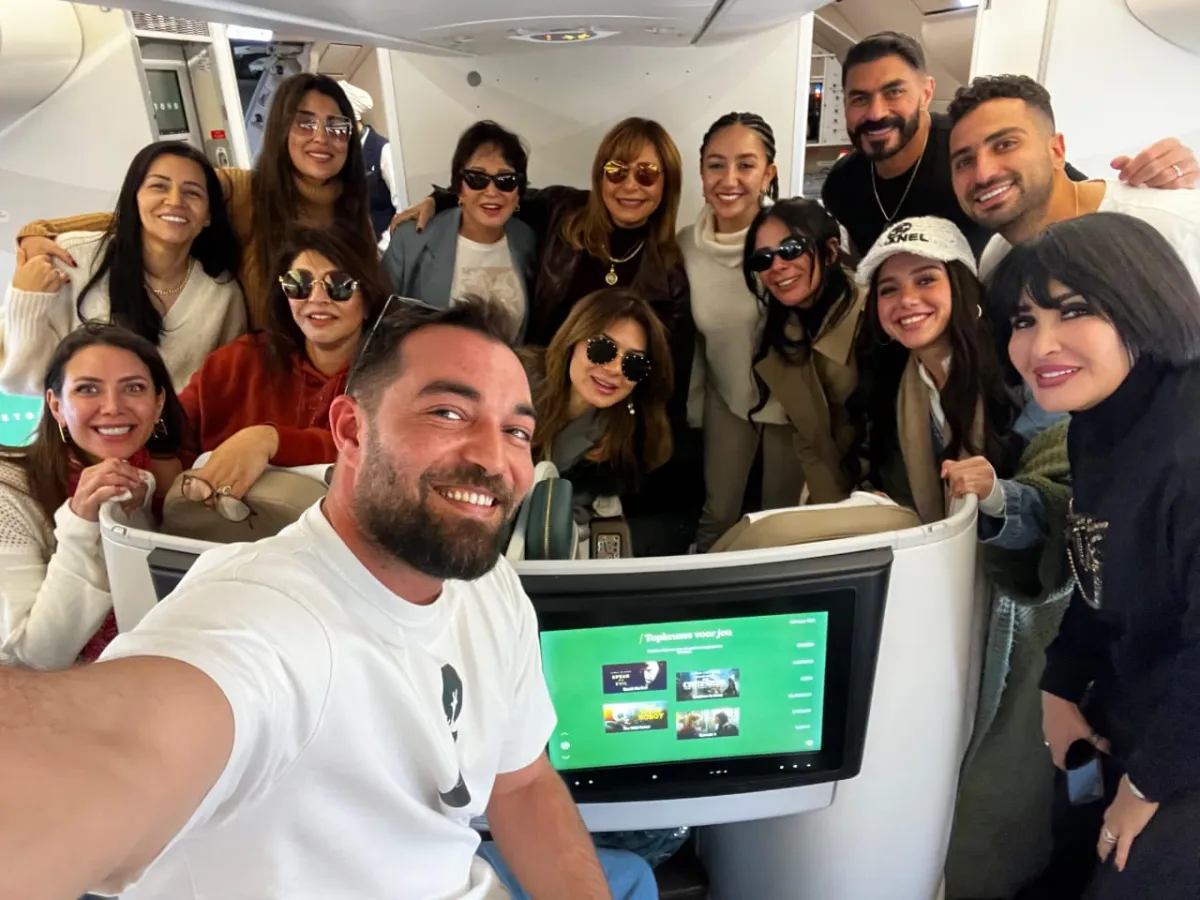 نجوم الفن المصري في طريقهم إلى الرياض - الصورة من المخرجة بتول عرفة