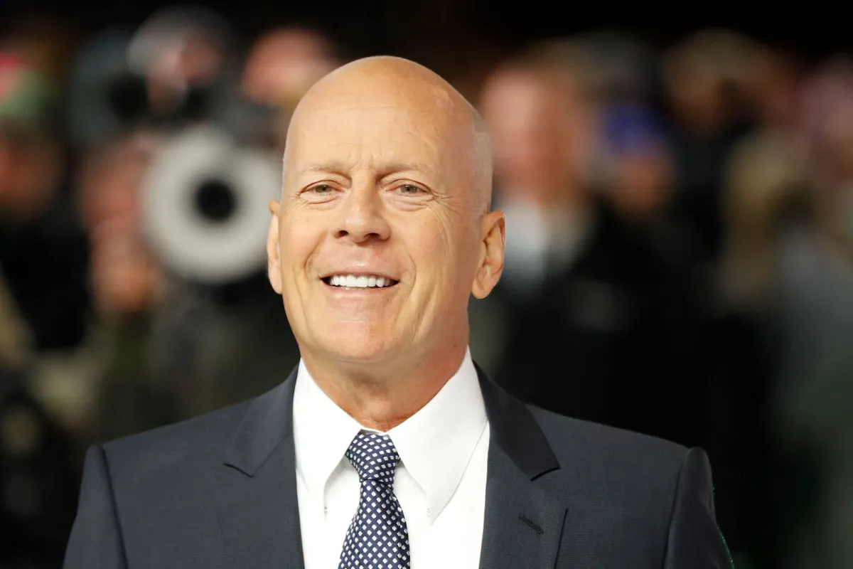 بروس ويليس في وسط لندن (Bruce Willis in central London). مصدر الصورة: Tolga AKMEN / AFP