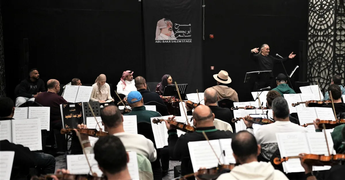 أحلام مع الفرقة الموسيقية في بروفات حفلها -الصورة من المركز الاعلامي لـ بنش مارك