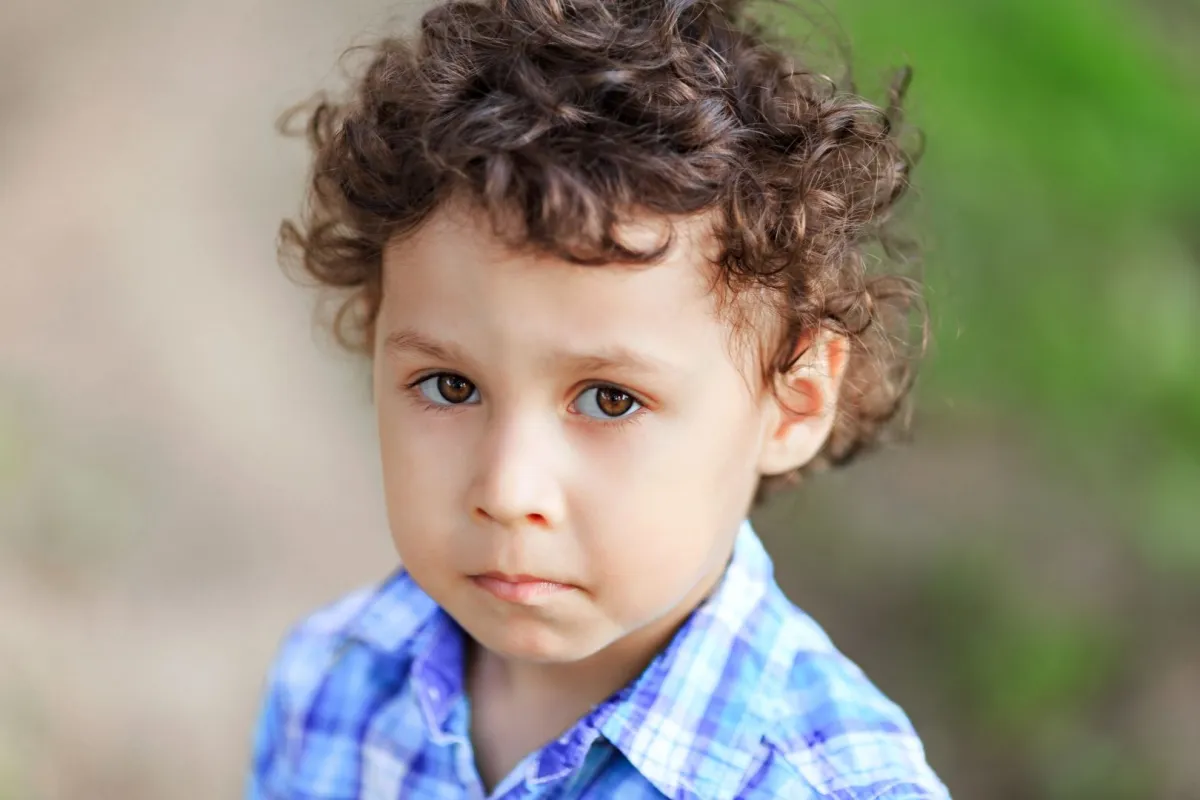 صورة طفل عنيد