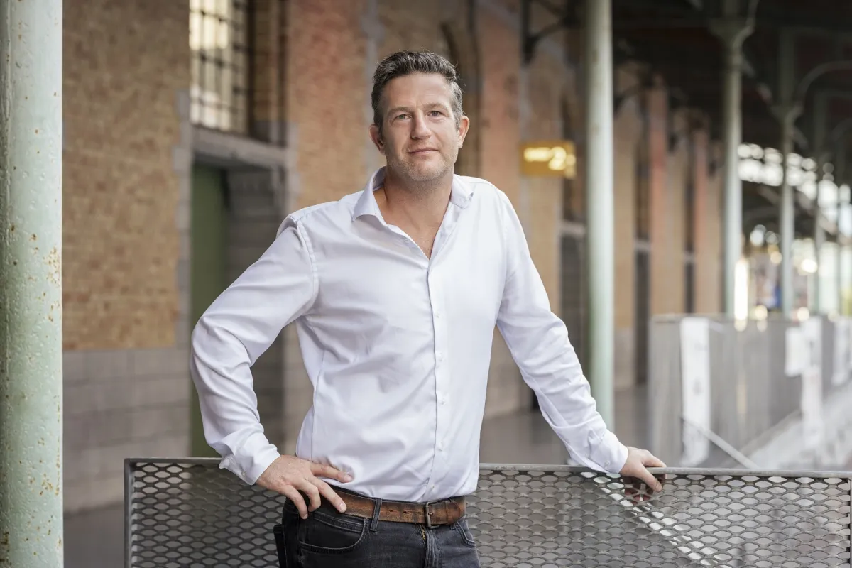 جيل بارمينتييه، المؤسس المشارك لمعرض بروكسل للسيراميك 