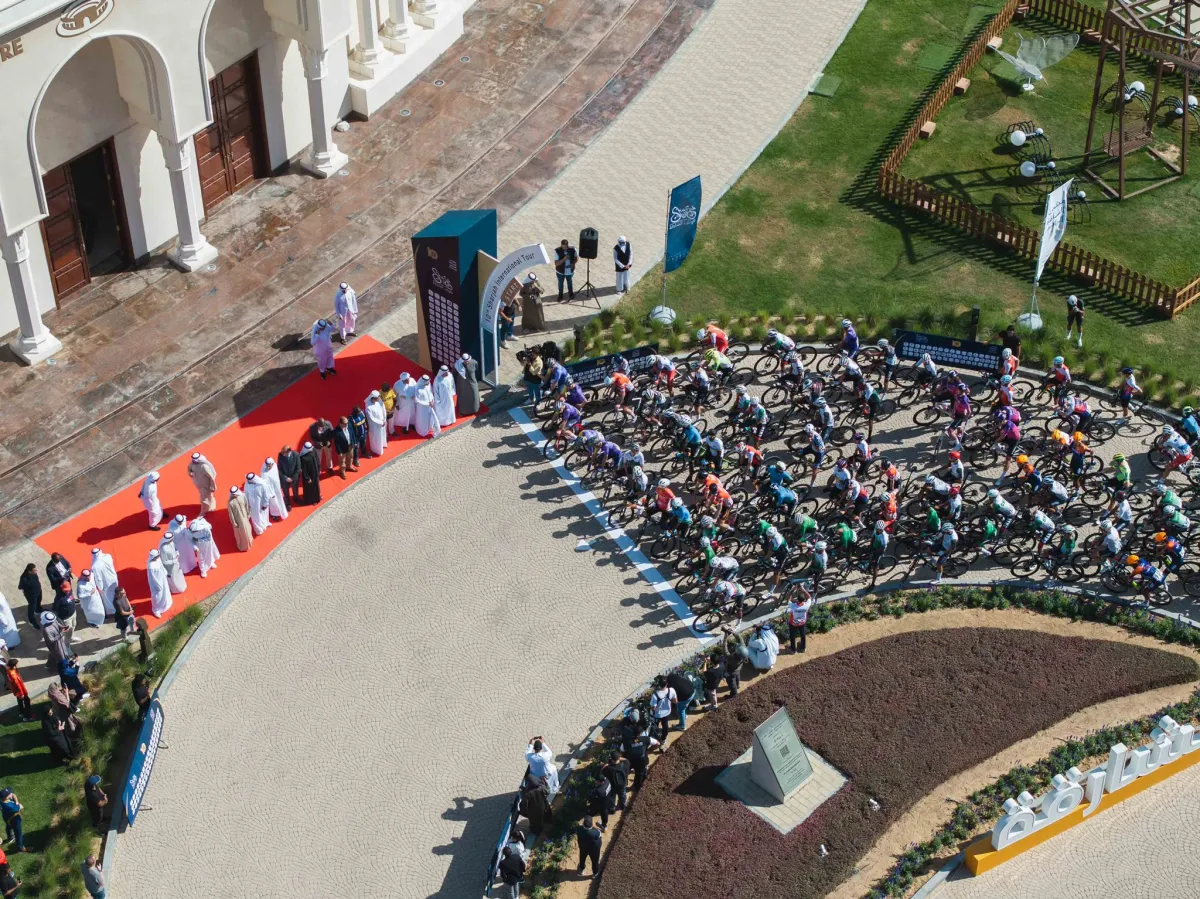 انطلاق الدورة العاشرة من طواف الشارقة. الصورة من مكتب الشارقة الإعلامي