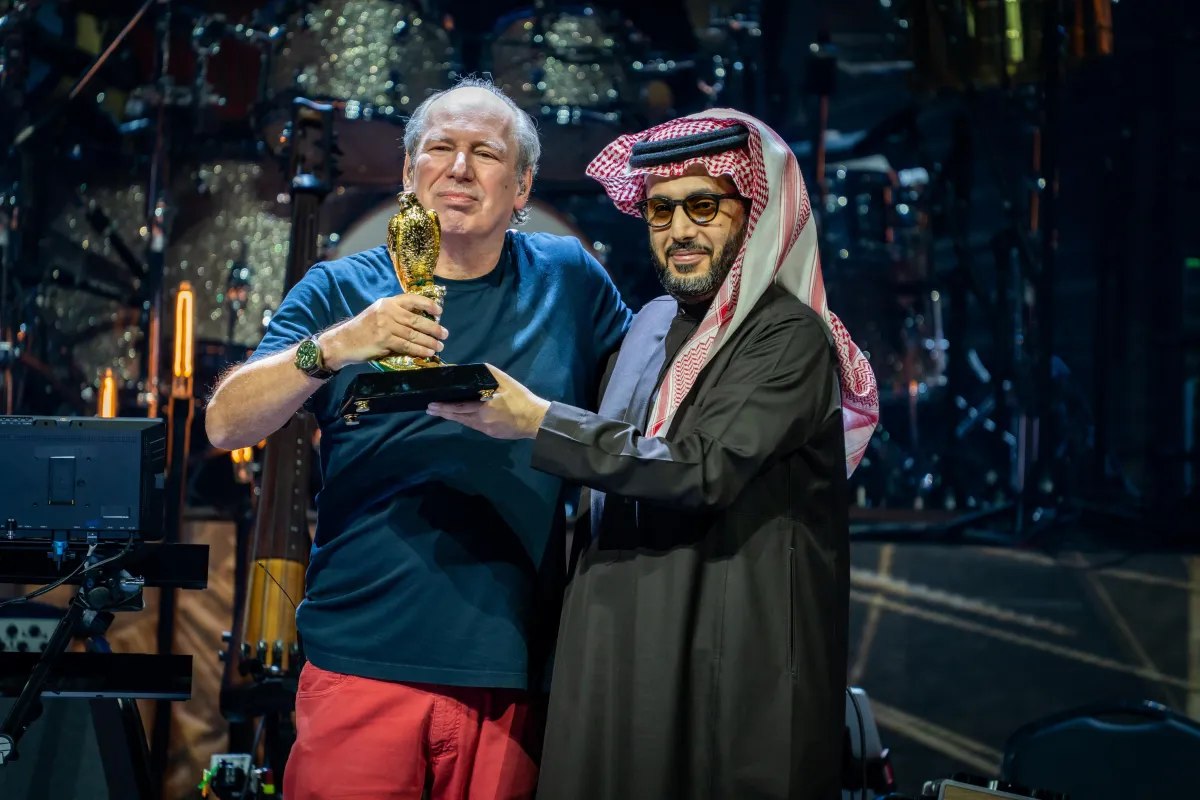 تكريم خاص من المستشار تركي آل الشيخ للموسيقار العالمي هانز زيمر -الصورة من هيئة الترفيه السعودية