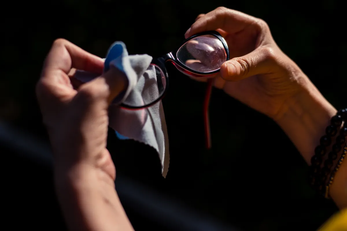 العناية بالنظارة الطبية