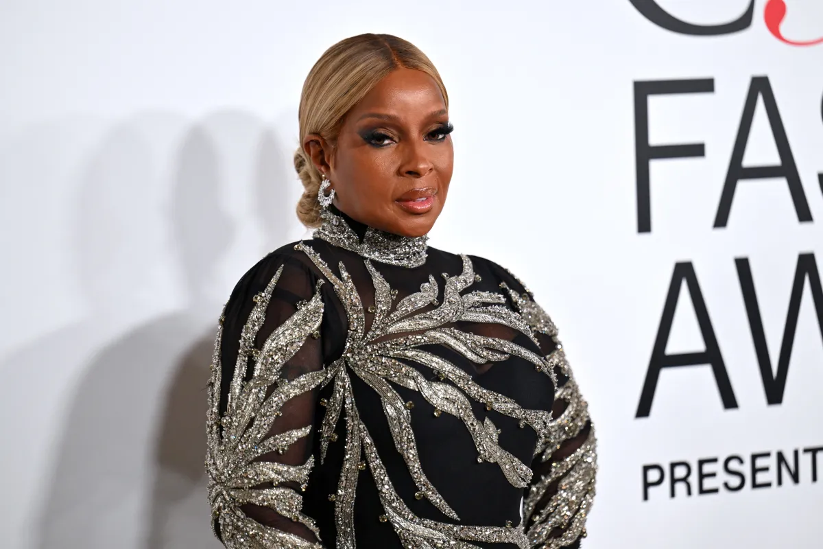 ماري جيه بلايج في حفل توزيع جوائز بالمتحف الأمريكي في نيويورك (  Mary J. Blige at the American Museum Awards in New York). مصدر الصورة: ANGELA WEISS / AFP