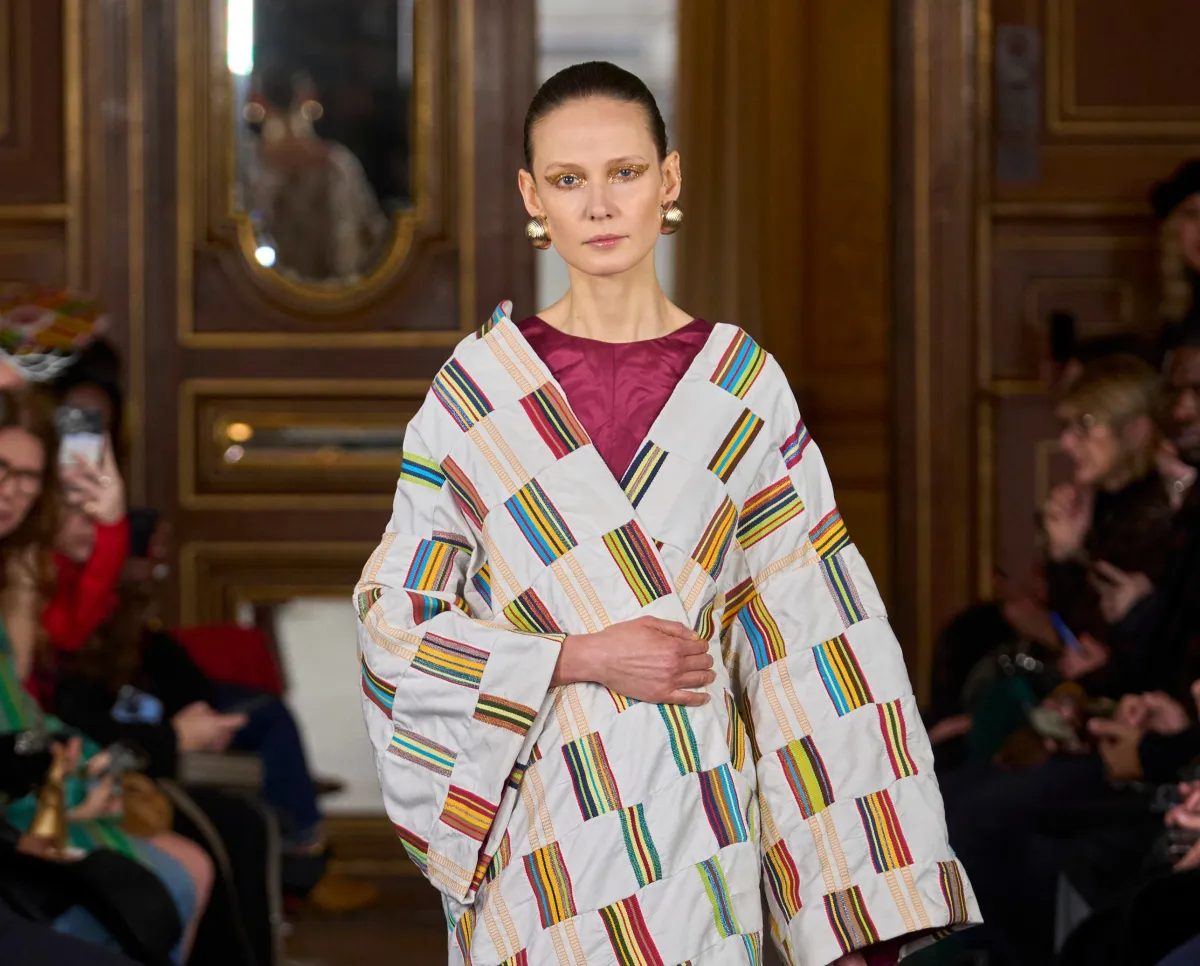 إطلالة من إيمان أيسي للأزياء الراقية ربيع وصيف 2025 - الصورة من Launchmetrics/Spotlight ©