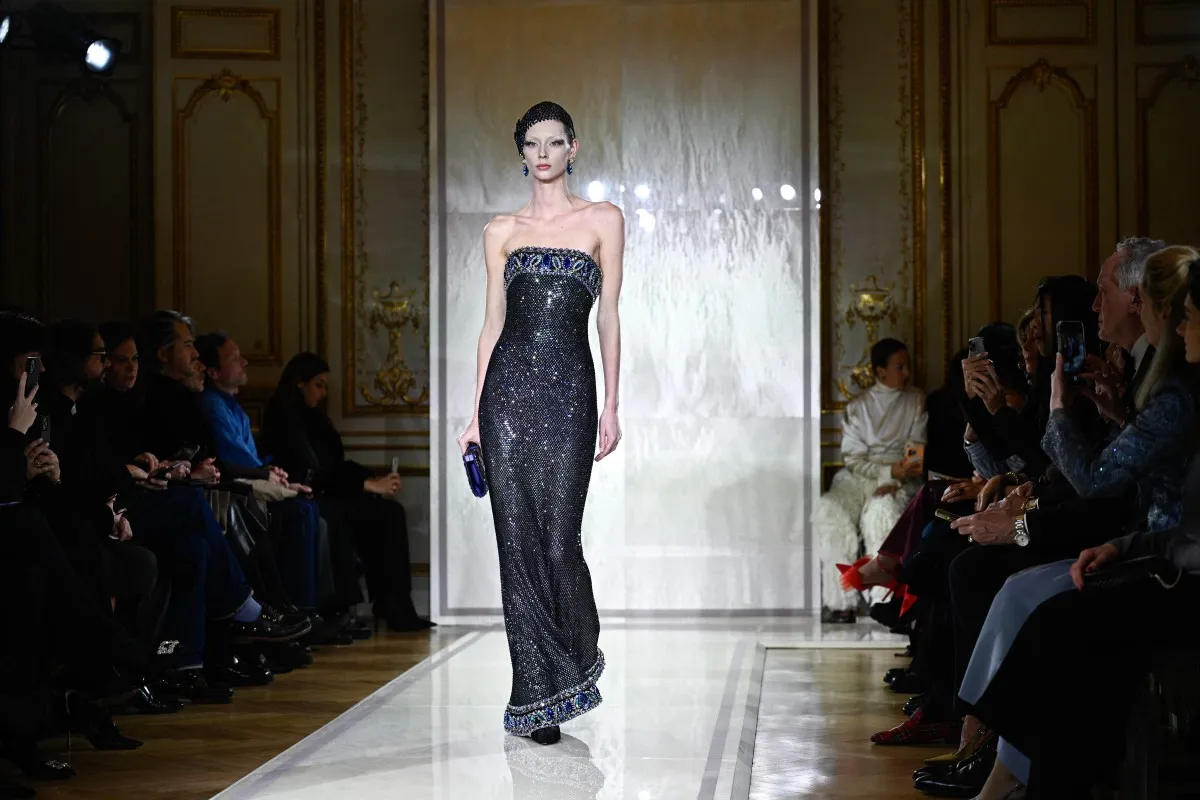 أرماني بريفيه Armani Prive - (مصدر الصورة JULIEN DE ROSA / AFP)