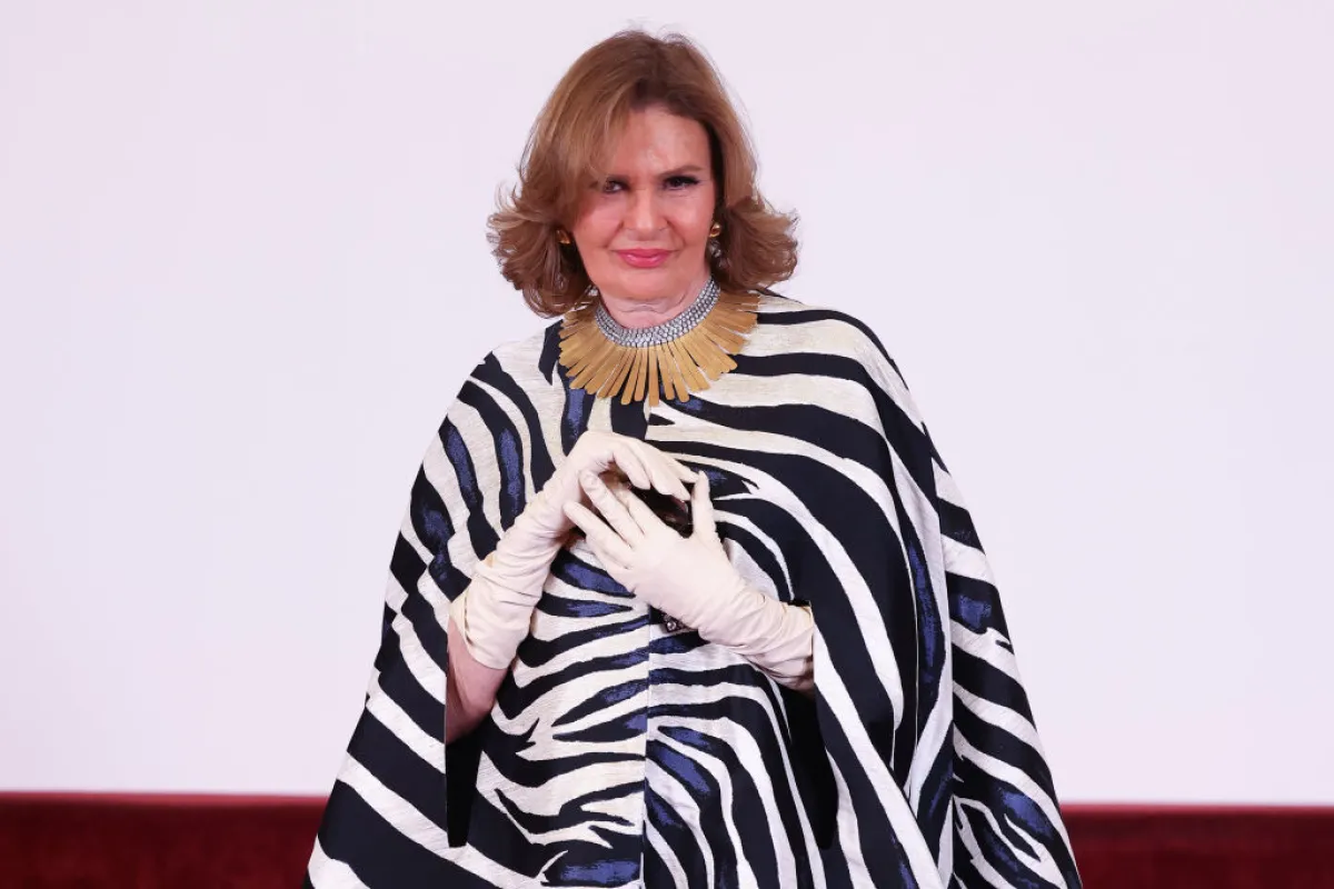 يسرا في عرض ستيفان رولان بأسبوع الهوت كوتور في باريس - مصدر الصورة: (Marc Piasecki/WireImage) 