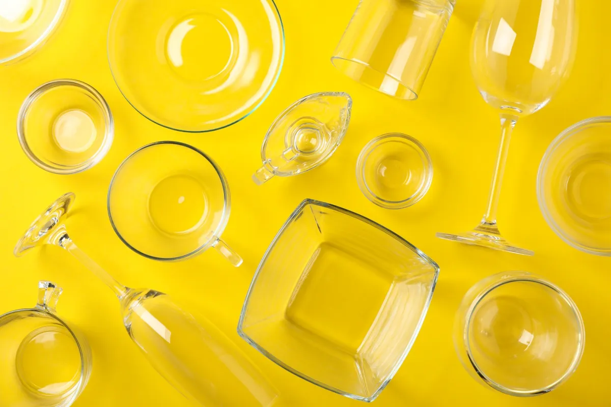 أوعية وأكواب وكؤوس زجاجية