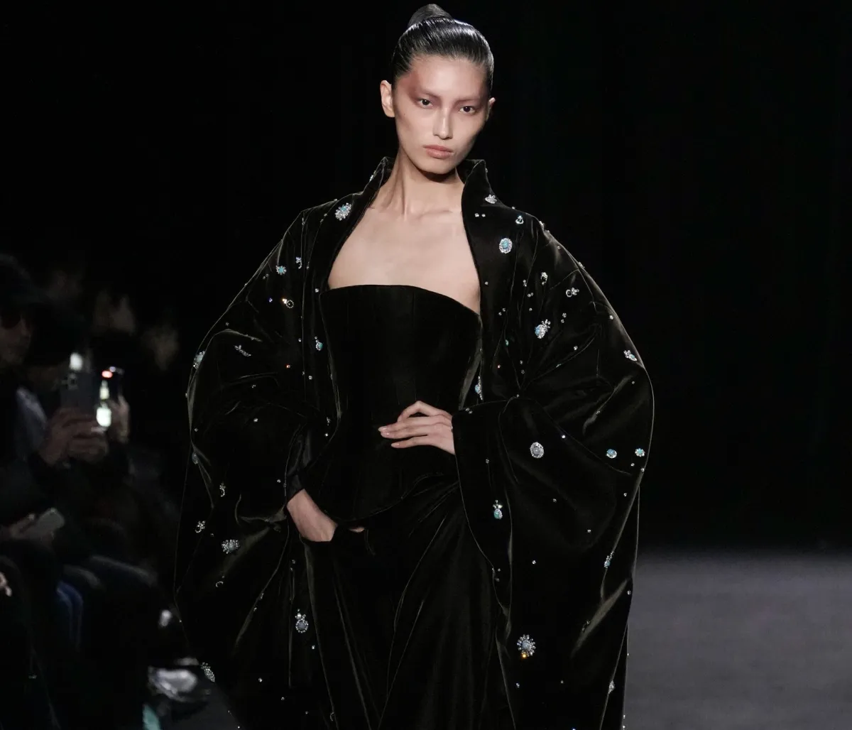 تصاميم آشي ستوديو للأزياء الراقية ربيع وصيف 2025- مصدر الصورة Launchmetrics/Spotlight ©