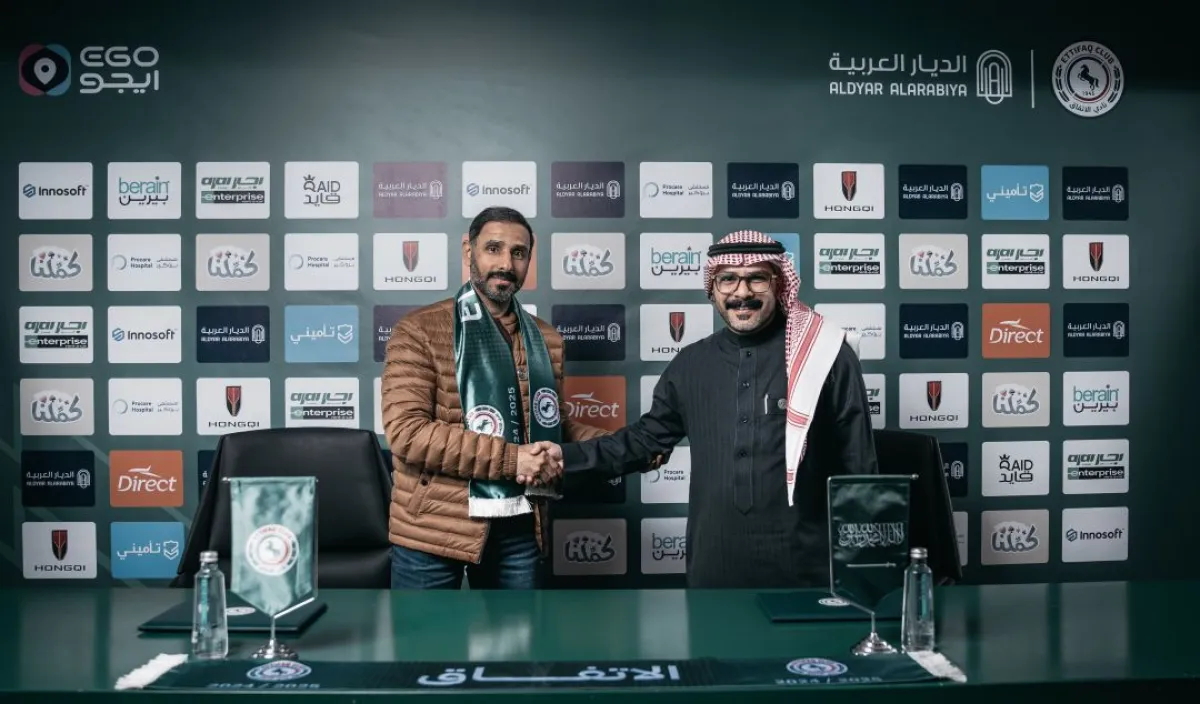 من مراسم توقيع المدرب الوطني سعد الشهري مع الرئيس التنفيذي الأستاذ حمد بن عبدالله المطوع