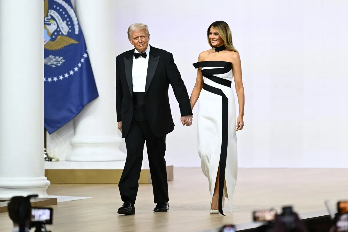 الرئيس الأميركي وزوجته دونالد وميلانيا ترامبDonald & Melania Trump في حفل تنصيبه - (مصدر الصورة Patrick T. Fallon / AFP)