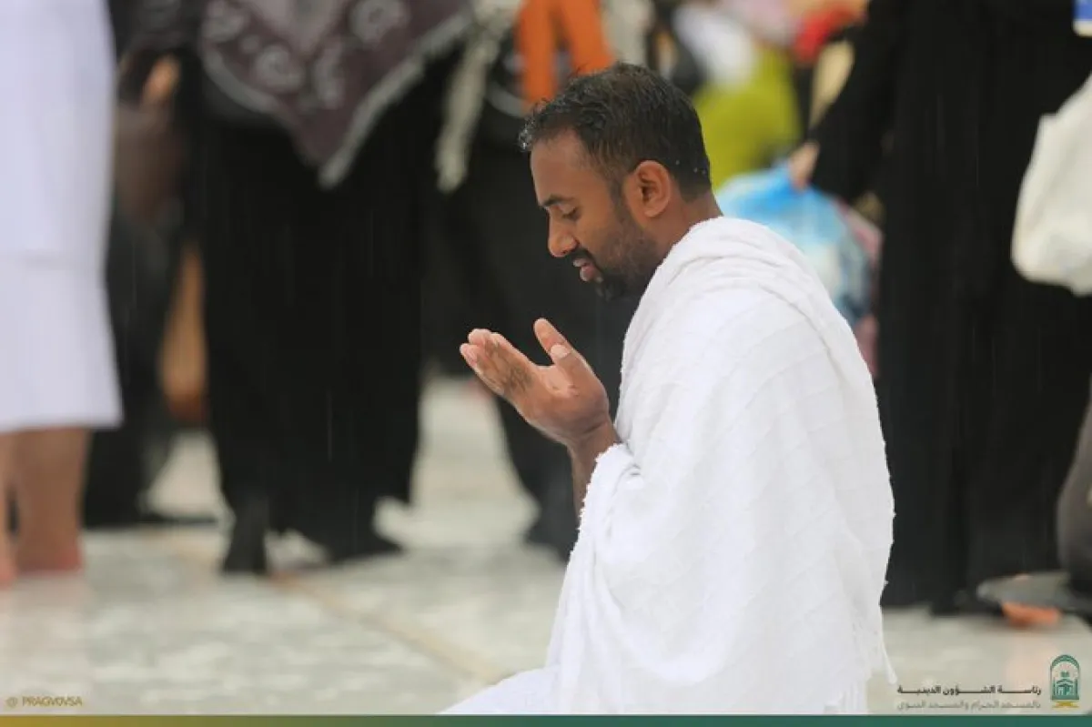  السديس يوجه رسالة لضيوف الرحمن تزامنًا مع الحالة المطرية - الصورة من حساب رئاسة شؤون الحرمين على إكس