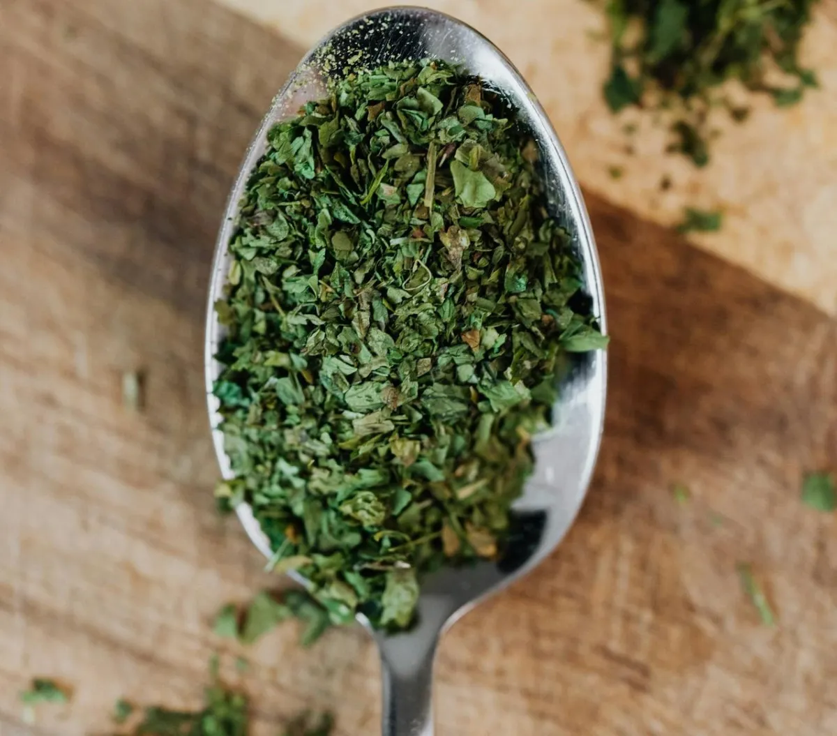 أوراق البردقوش المجففة - المصدر freepik