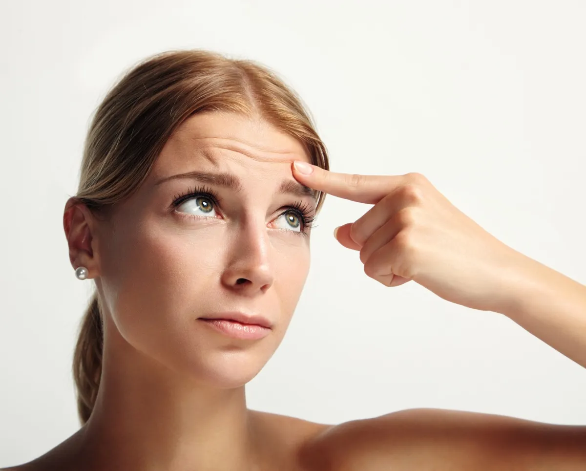 أسباب تؤدي إلى زيادة تجاعيد الوجه