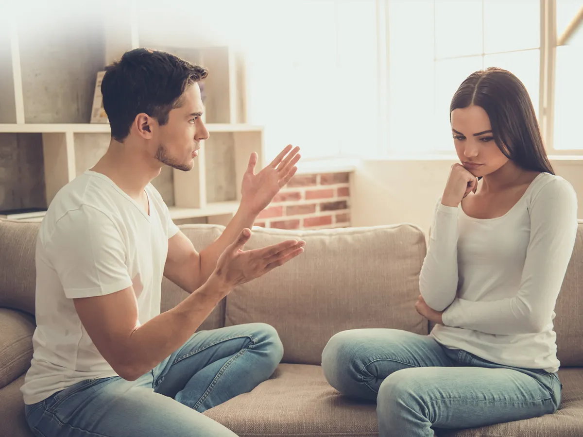 لماذا يقلل الزوج من شأن زوجته؟