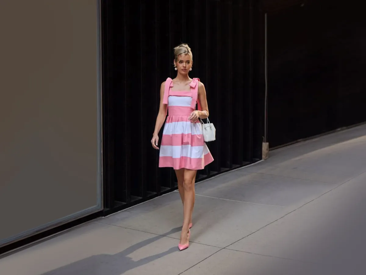 الفستان المقلّم - الصورة من Launchmetrics/Spotlight ©